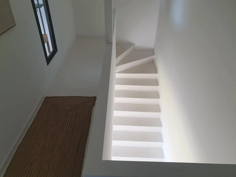 Escalier en béton ciré Craie 111