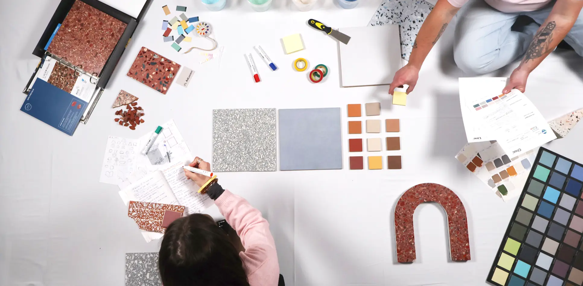 Beauté des matières minérales AdLucem — terrazzo et béton ciré