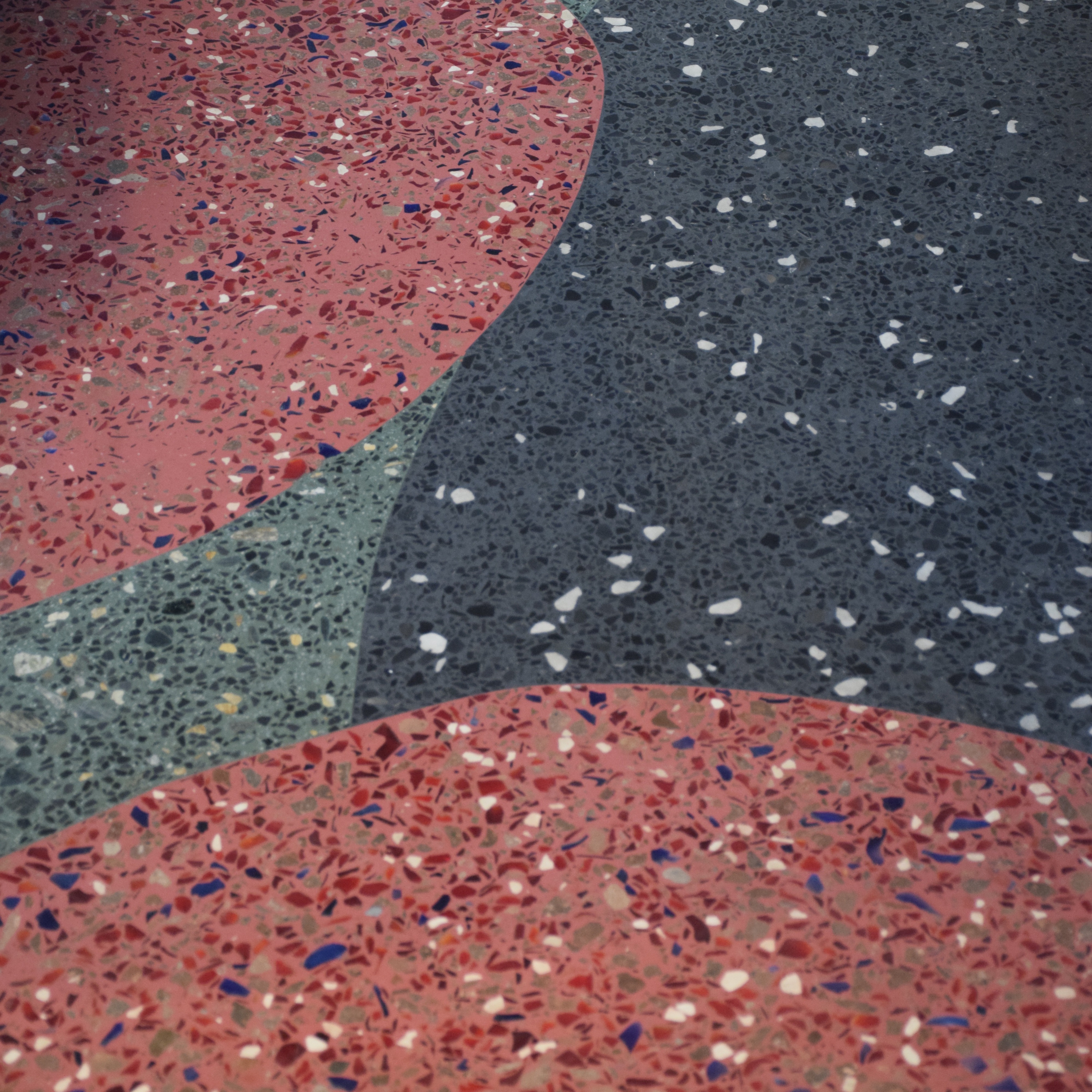 Motifs coulé en place